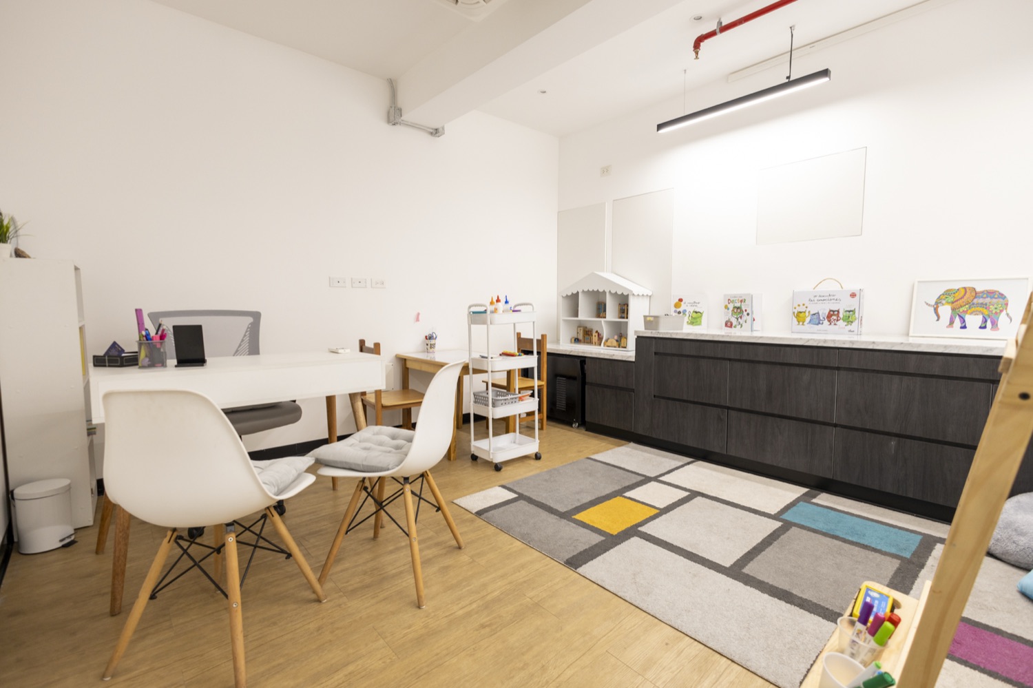 Sala de espera cálida y acogedora de Aurea